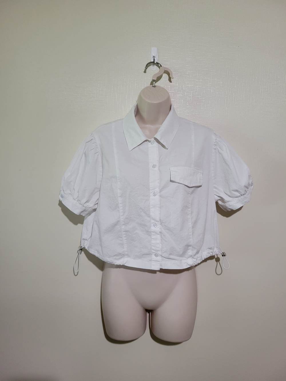 Cropped White Puff-Sleeve Button-Up Blouse